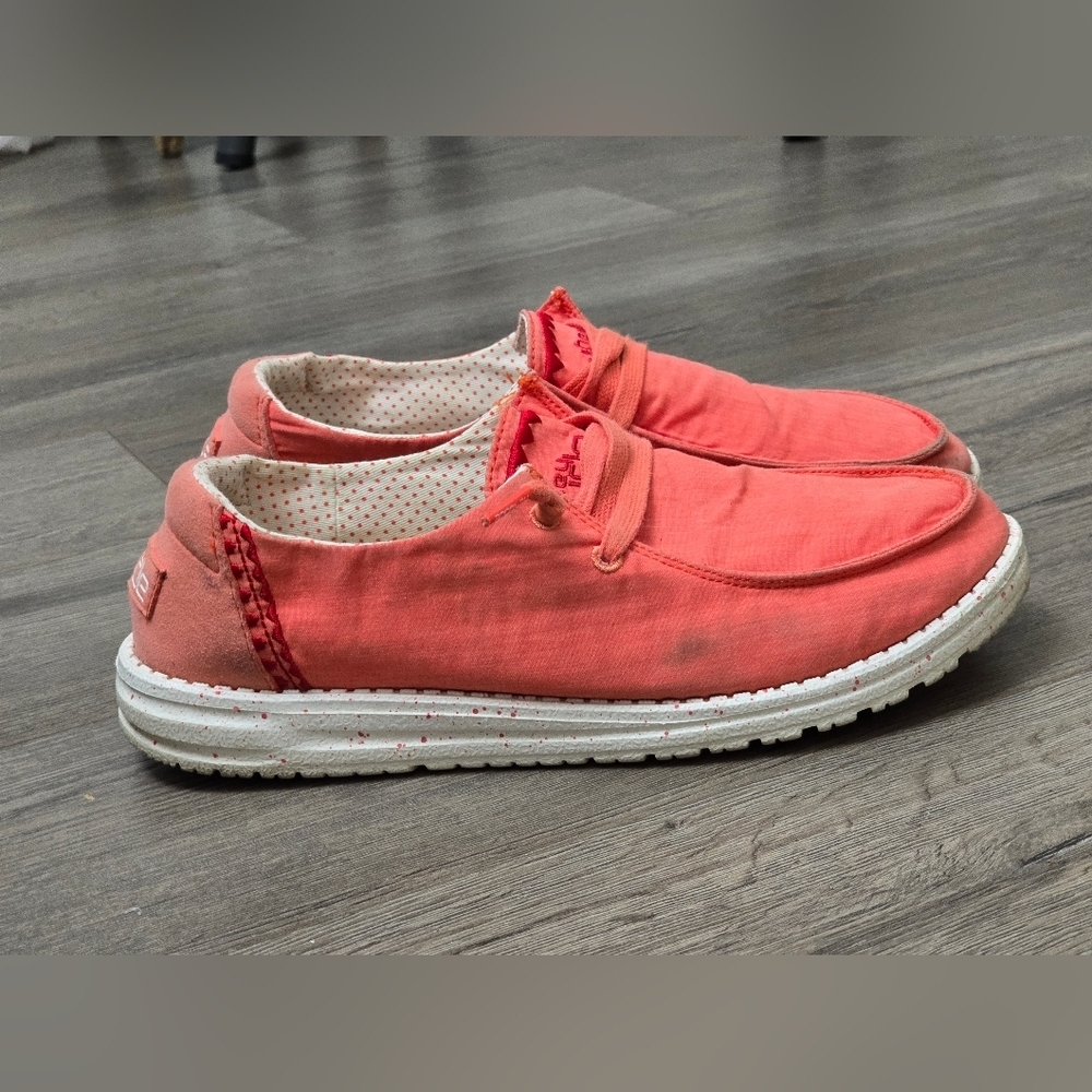 Hey Dude Wendy Inca Poppy Red Womens Size 8 Lightweight Casual Fun Preppy Boho